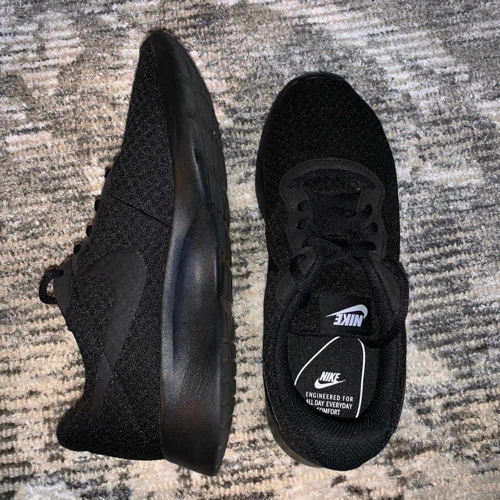 Nike Tanjun sneakers